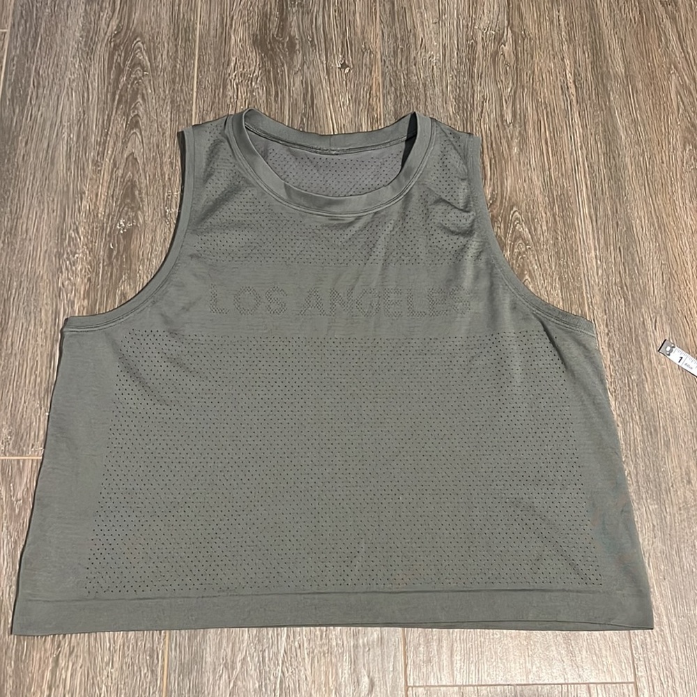 Lululemon Swiftly Breathe Crop Tank
Los Angeles / Grey Sage Size 10 - Picture 8 of 13